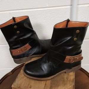 Black/brown boots